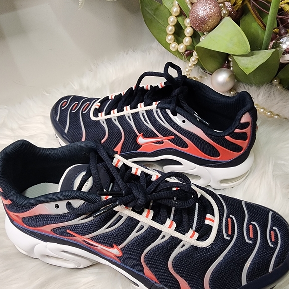 Nike  Black & Red Air Max Plus big Shoes size:kid6.5/Women8.5 new - Picture 2 of 10